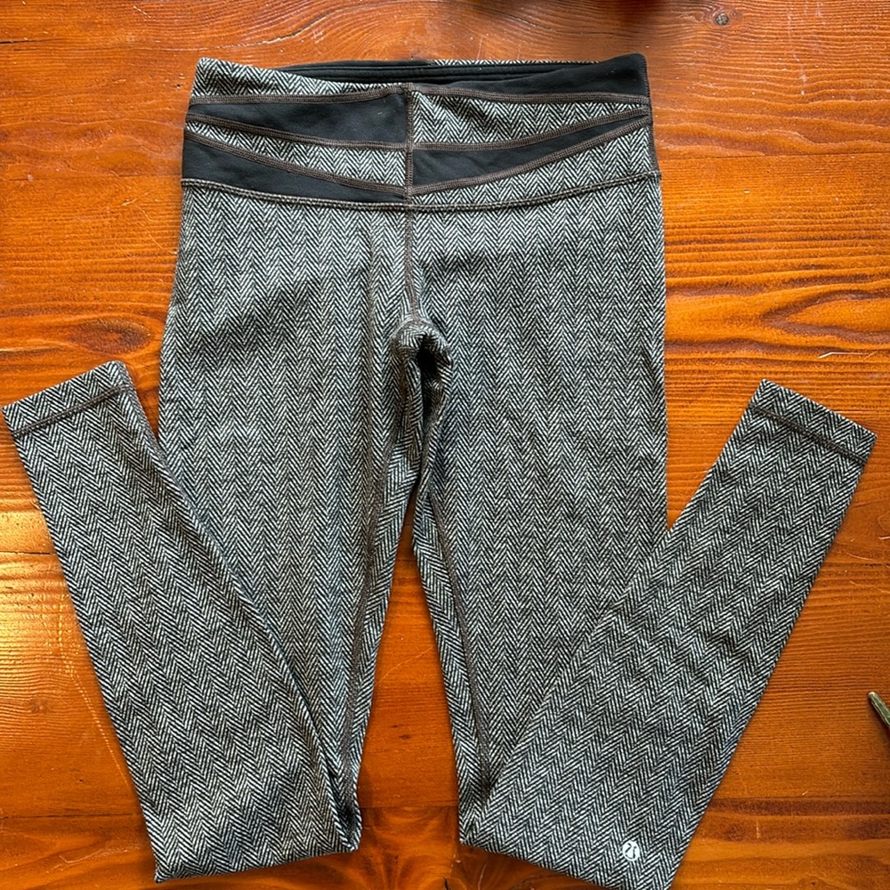 Lululemon Herringbone Black and Brown Leggings Size 6